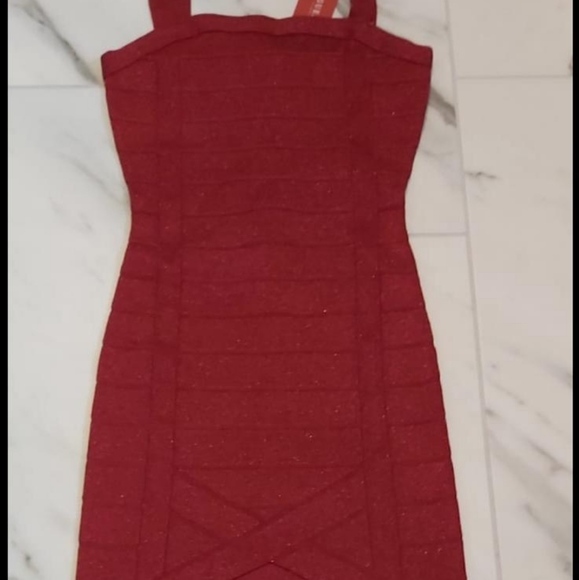 👗 - Picture 1 of 2